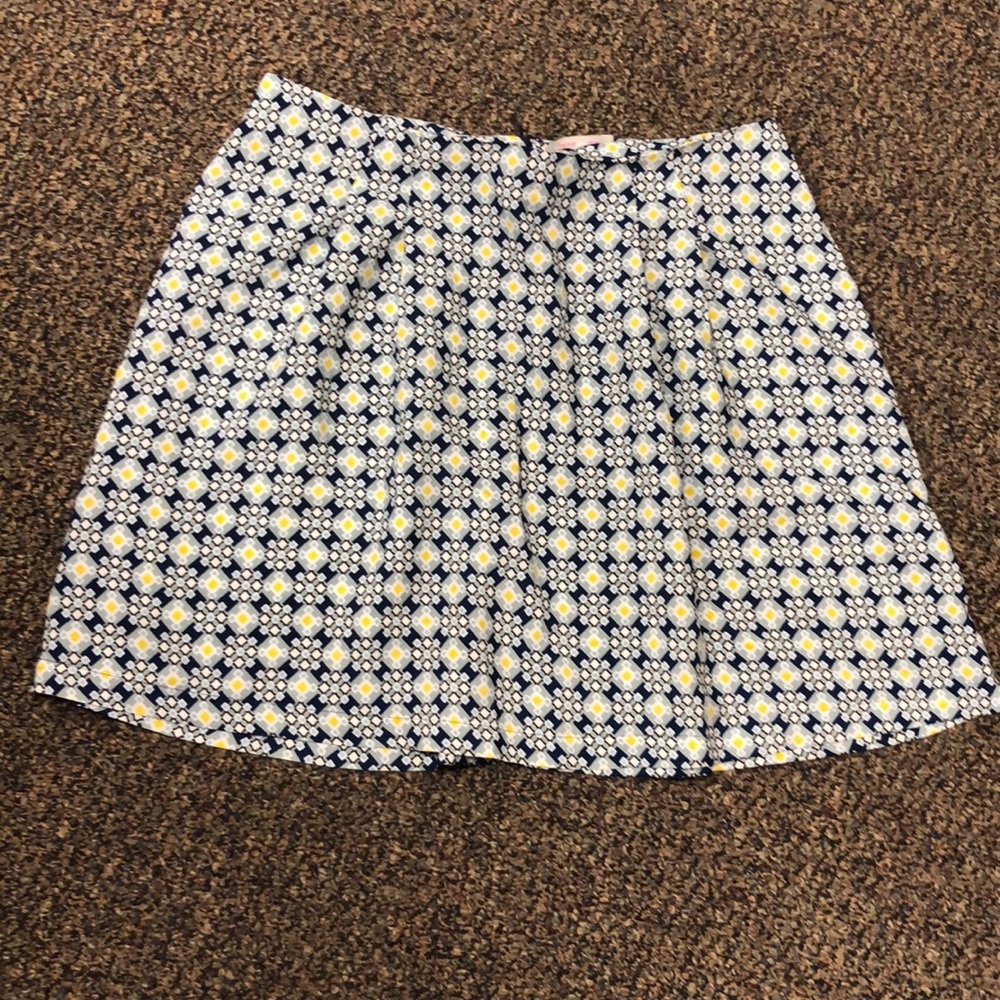 Beautiful Harper and Gray silk like skirt.